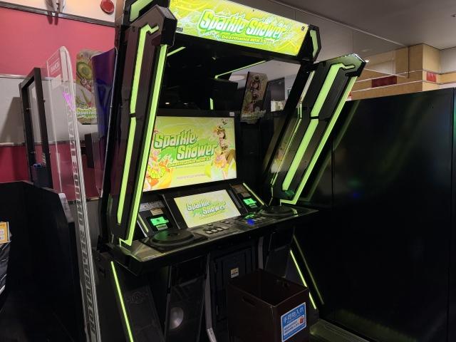 ラウンドワンJR尼崎駅前店 店舗写真1